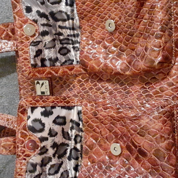 💼 Briefcase - Picture 3 of 5